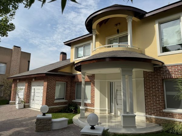 HERMOSA E IMPECABLE CASA DE ESTILO EN VENTA B° LA CONCEPCIÓN