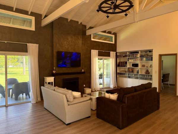CASA EN B° SANTA MATILDE, COMARCAS - Imagen 6